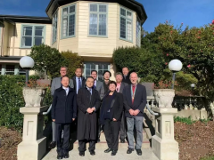 <b>《中国驻新西兰王小龙大使访问梅西大学并与苏州籍学</b>