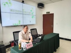 阿坝州老科协教育领域专家甘国栋为壤塘县学校管理层